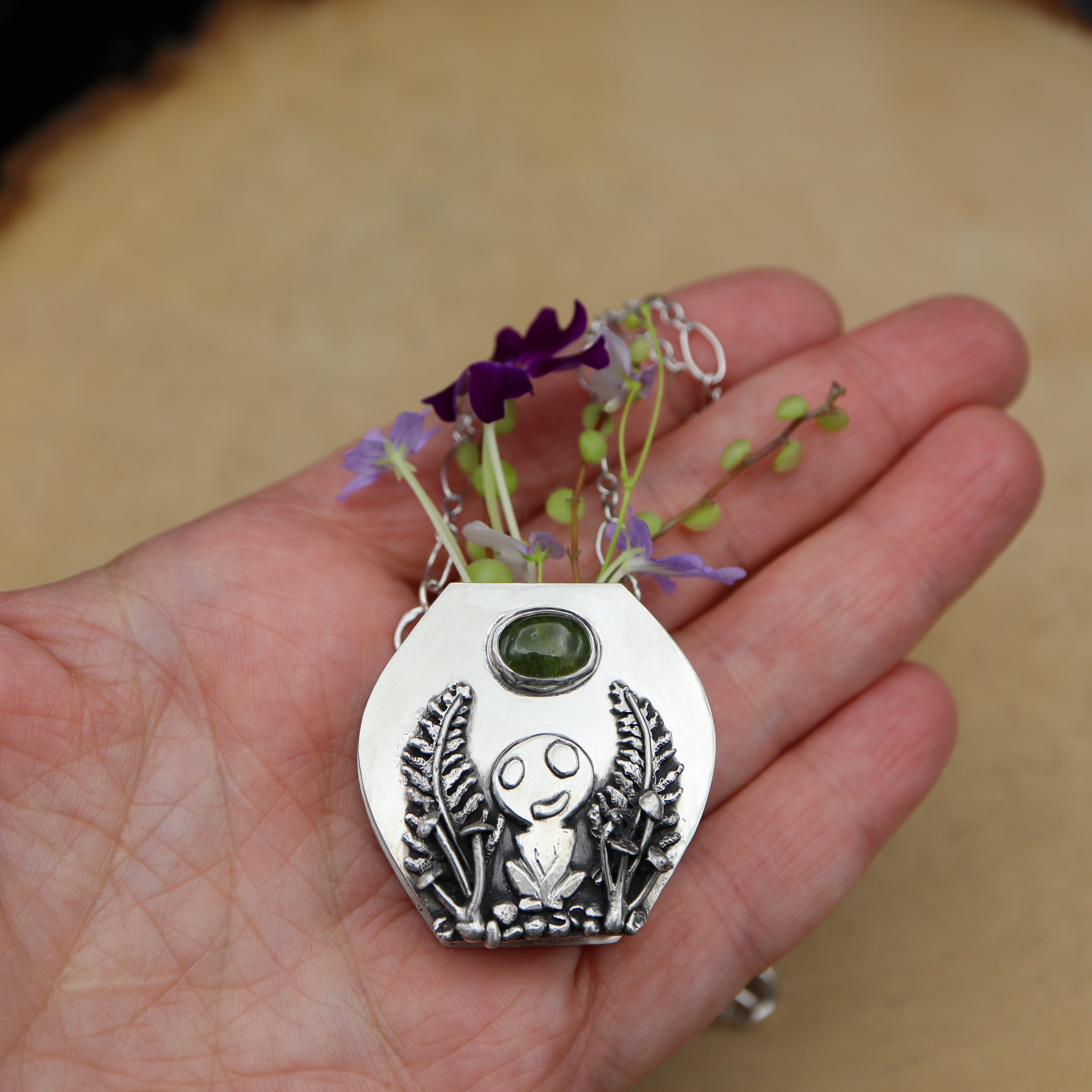 Kodama Friend Vase Necklace