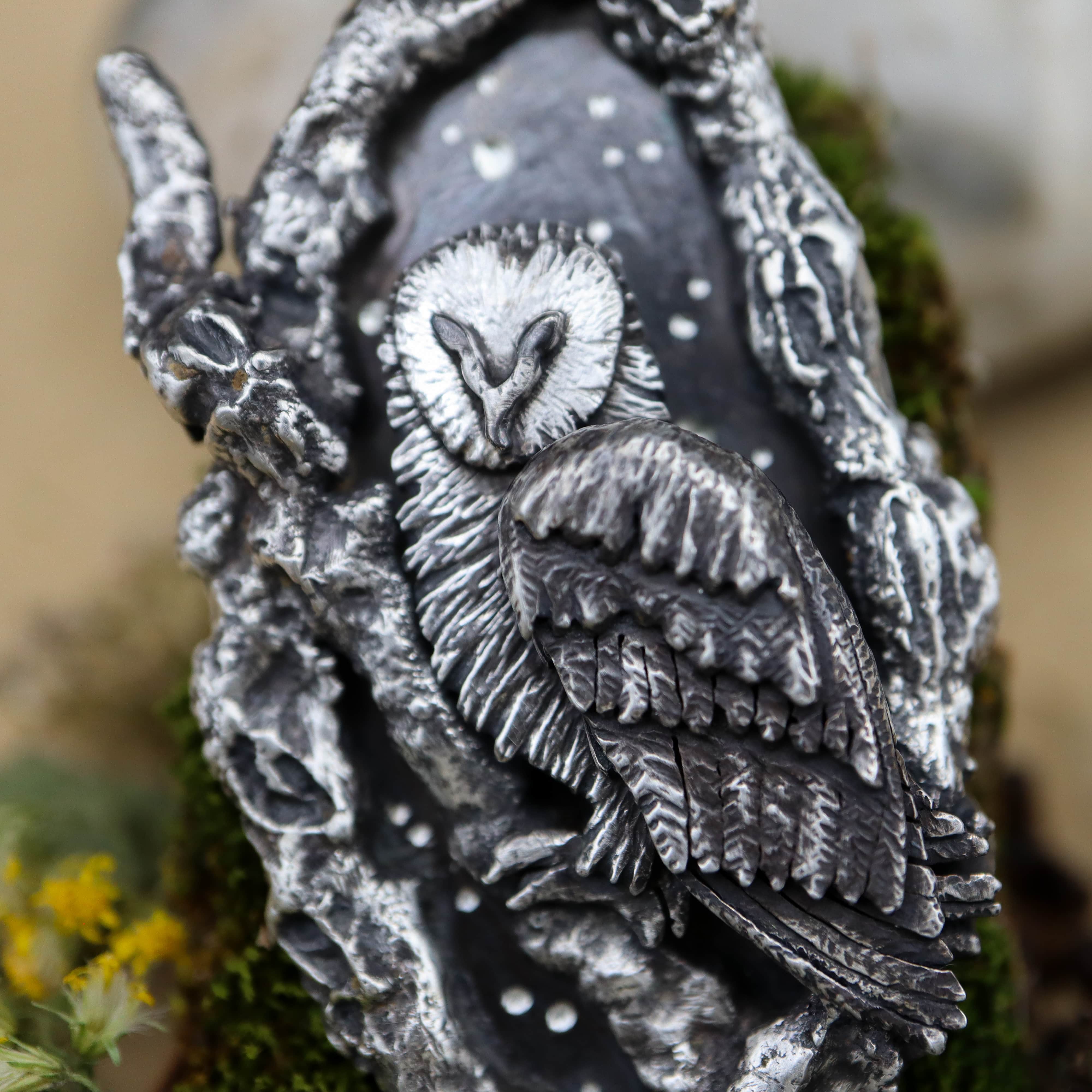 A close up photo of the owls hand carved feathers showing detail.