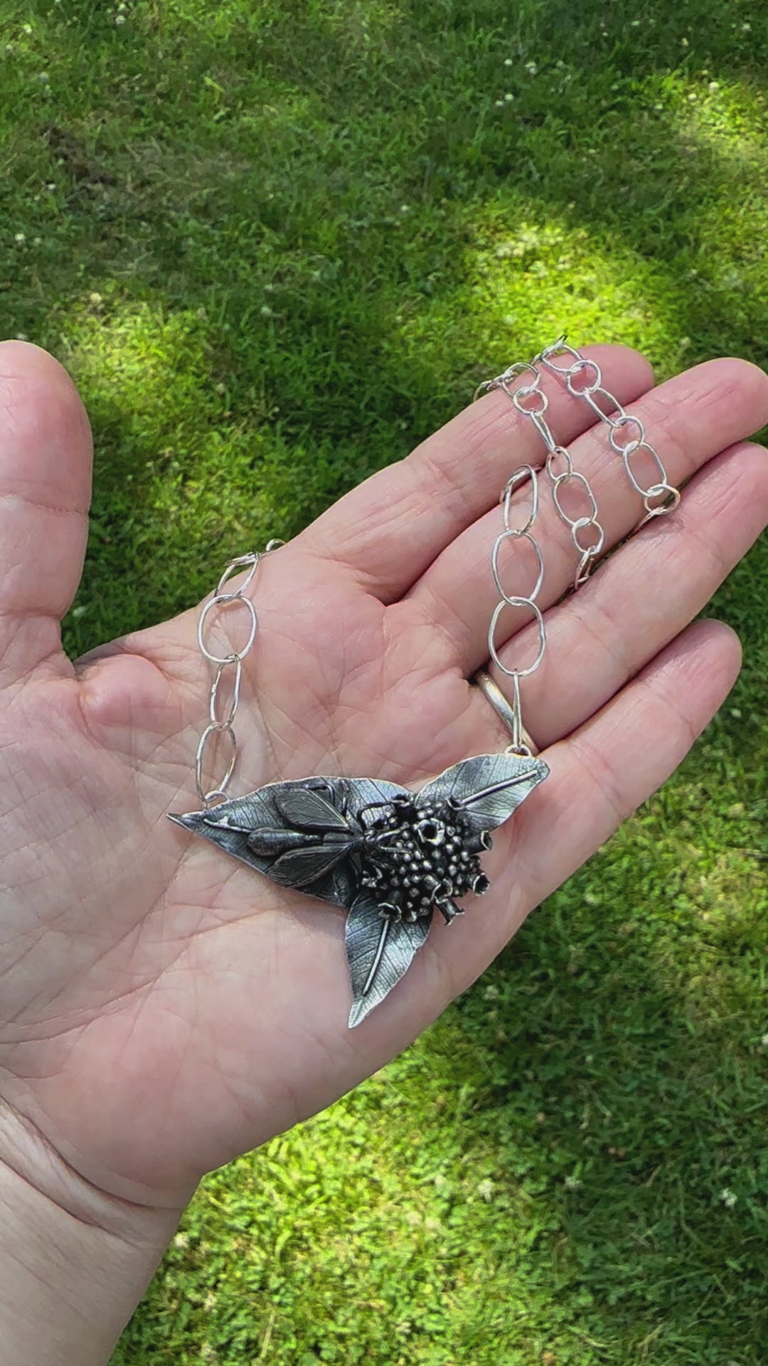 A video showing all angles of the great black wasp necklace.
