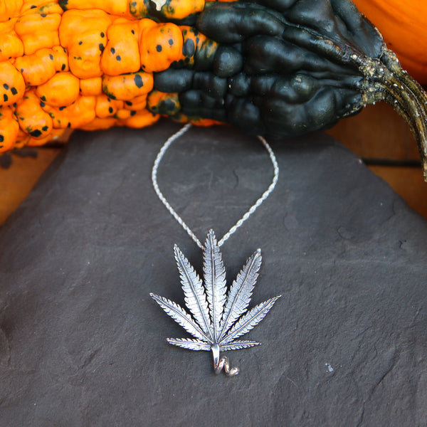 Gold Necklace - Blueberry Leaf - Mary Chainz